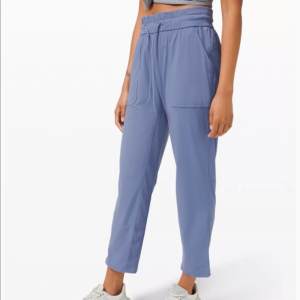 Lululemon Beyond the Studio crop pants size 8